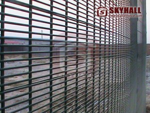 powder coated 358 wire mesh fence (High Security Fence Systems – How to Prevent Your Property from Theft)