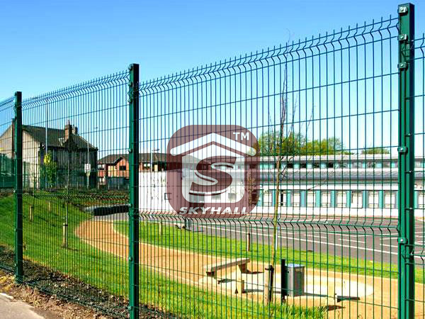 Welded Mesh Fence can protect you from the ourside world