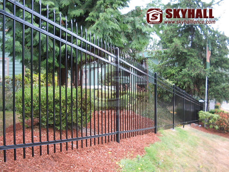 metal picket fencing