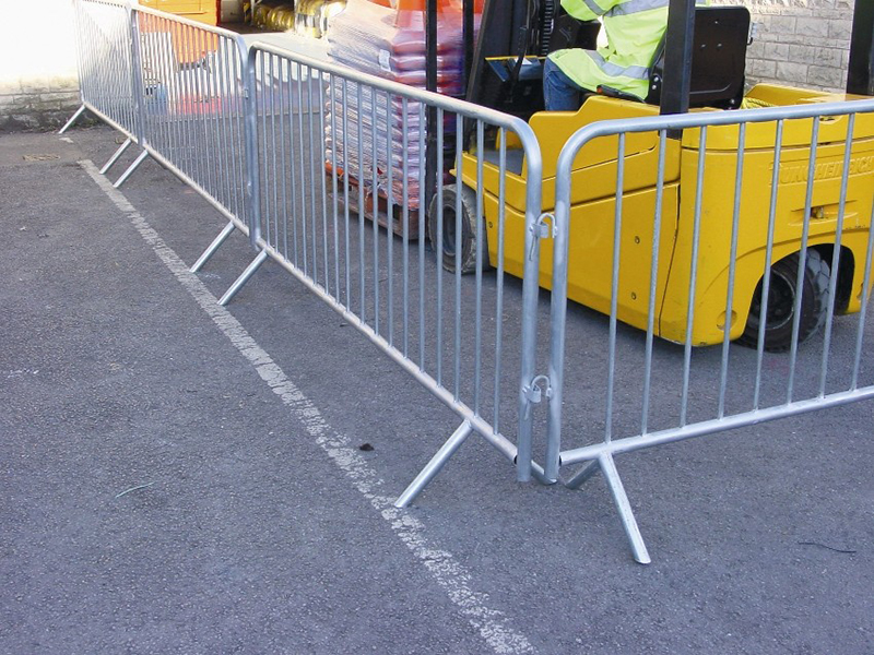 temporary crowd control barriers